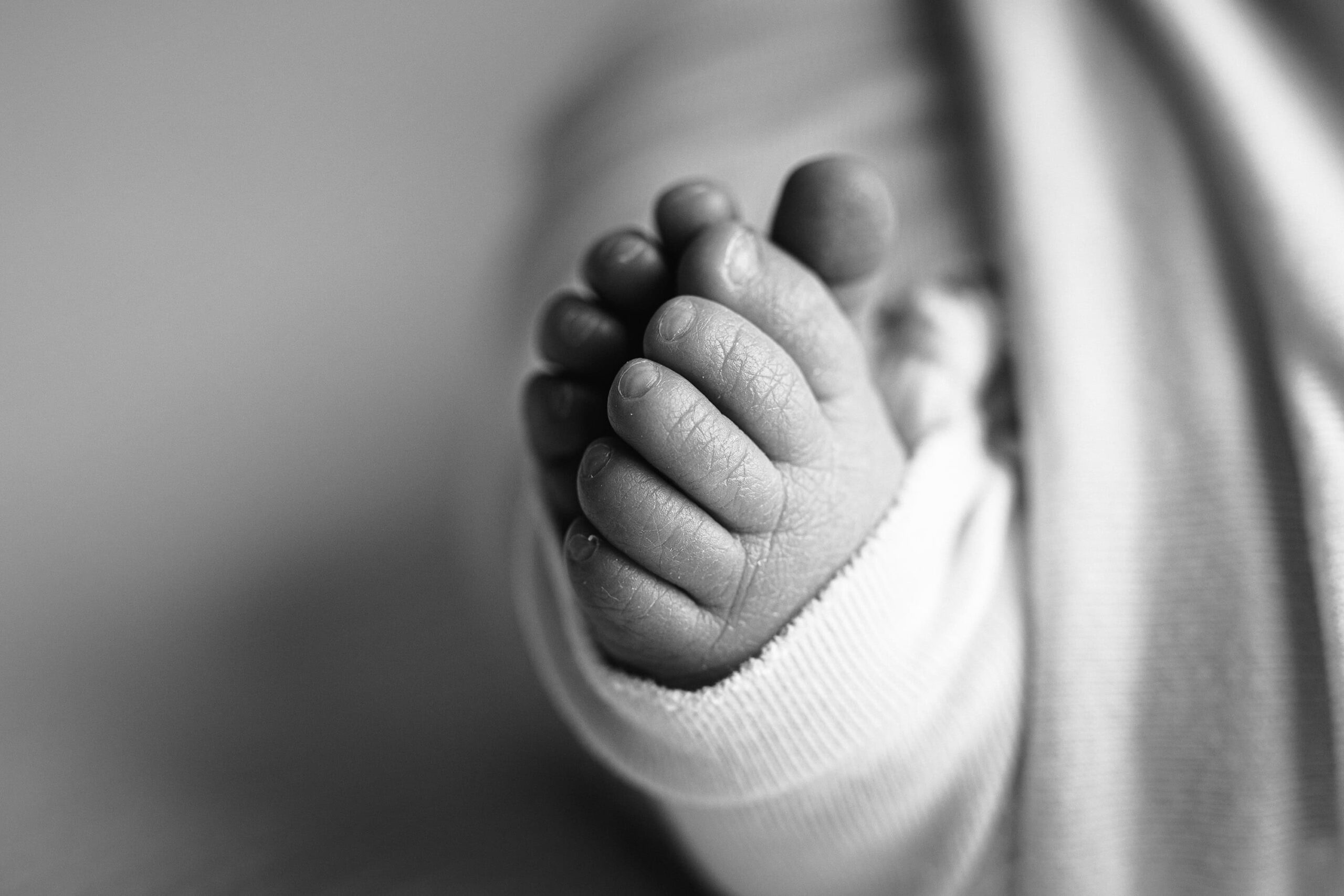 black and white baby girl isla detail photos of side view of her toes