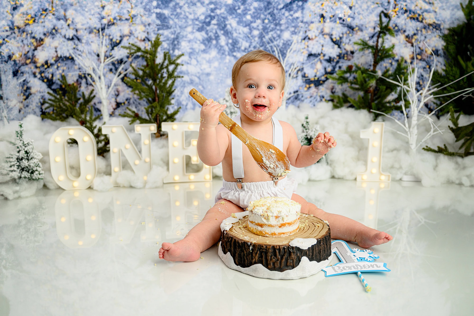 Winter-ONEderland-Cake-Smash-Photos-from a january charlotte baby's cake smash session