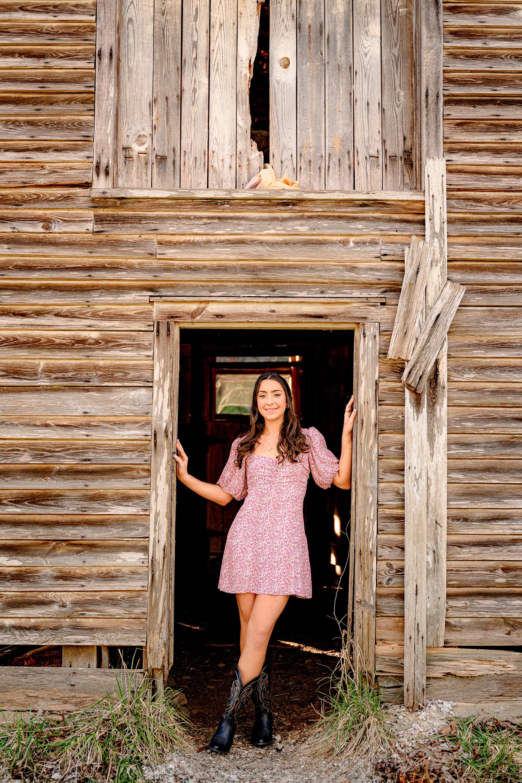 senior portrait in semiprivate venue with a barn on site